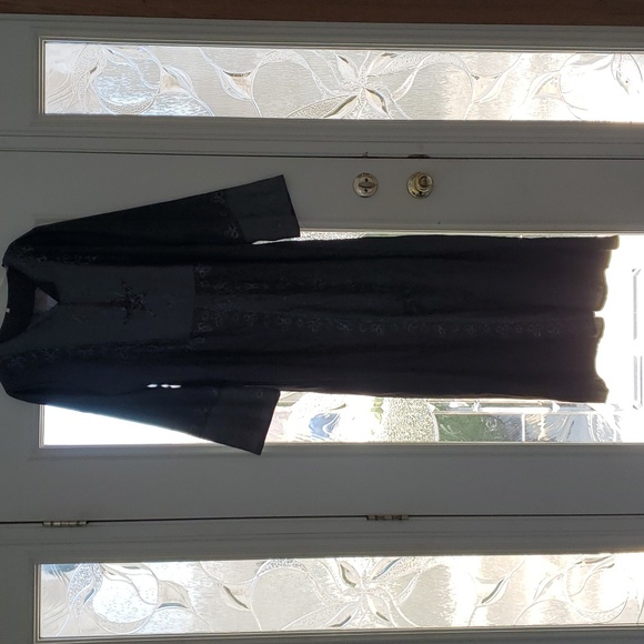 Embroidered pull-over abaya - Picture 1 of 4